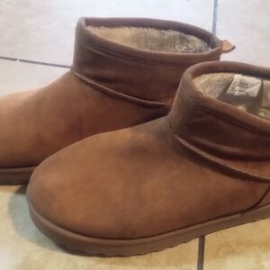 White Mountain Brown Suede Boots